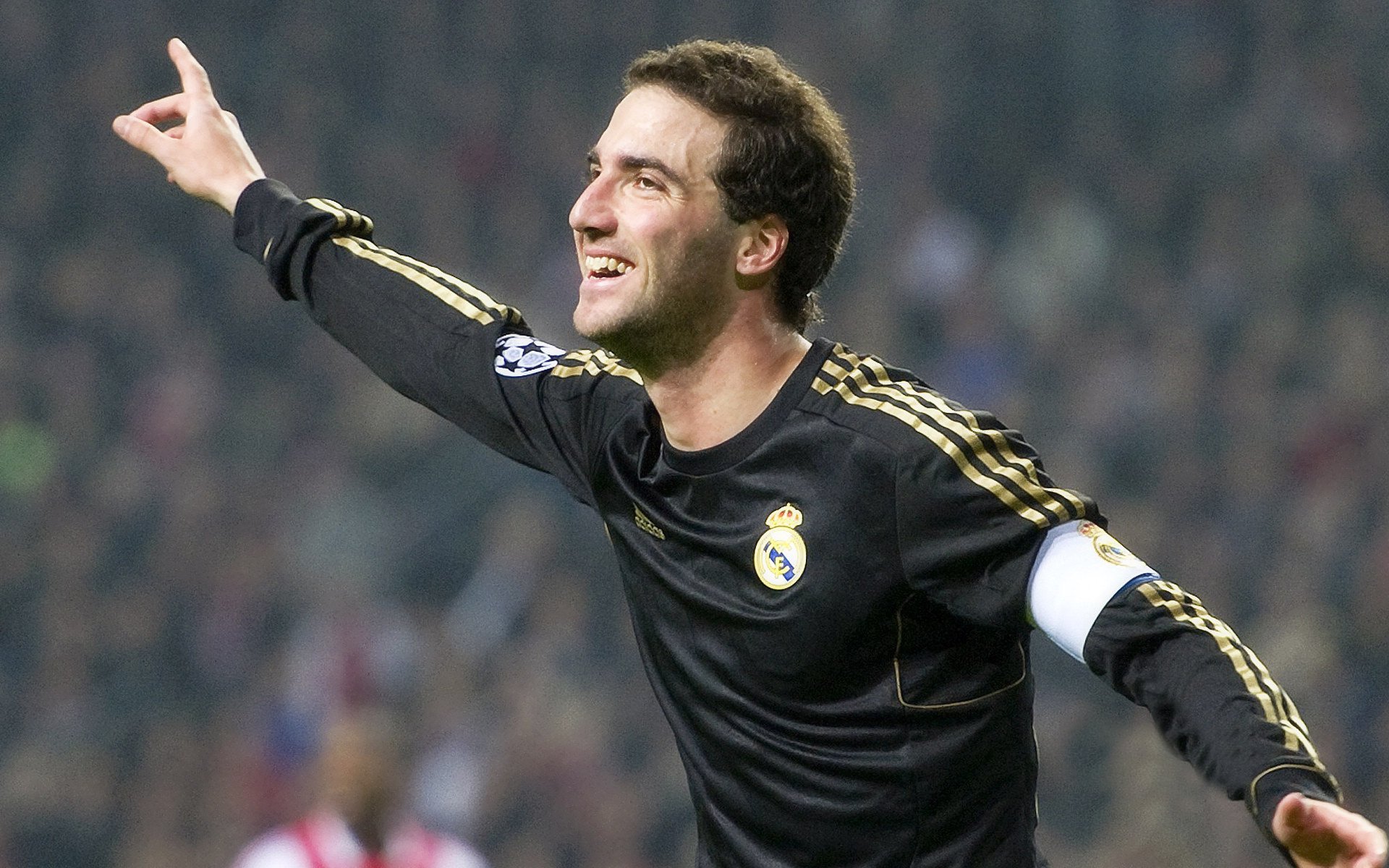 东契奇关键比赛表现稳定，东契奇效力于哪支球队